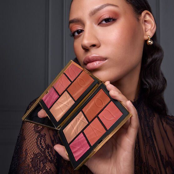 HOLIDAY 24 CHEEK & FACE PALETTE II